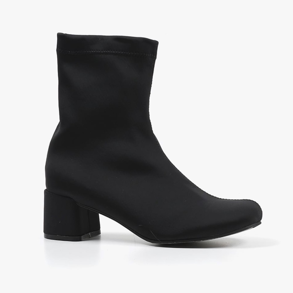 Black Velvet Fall Booties!
